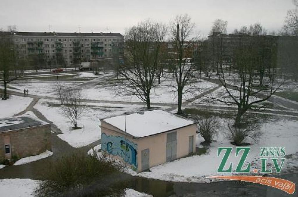 Taps jauna piecstāvu ēka