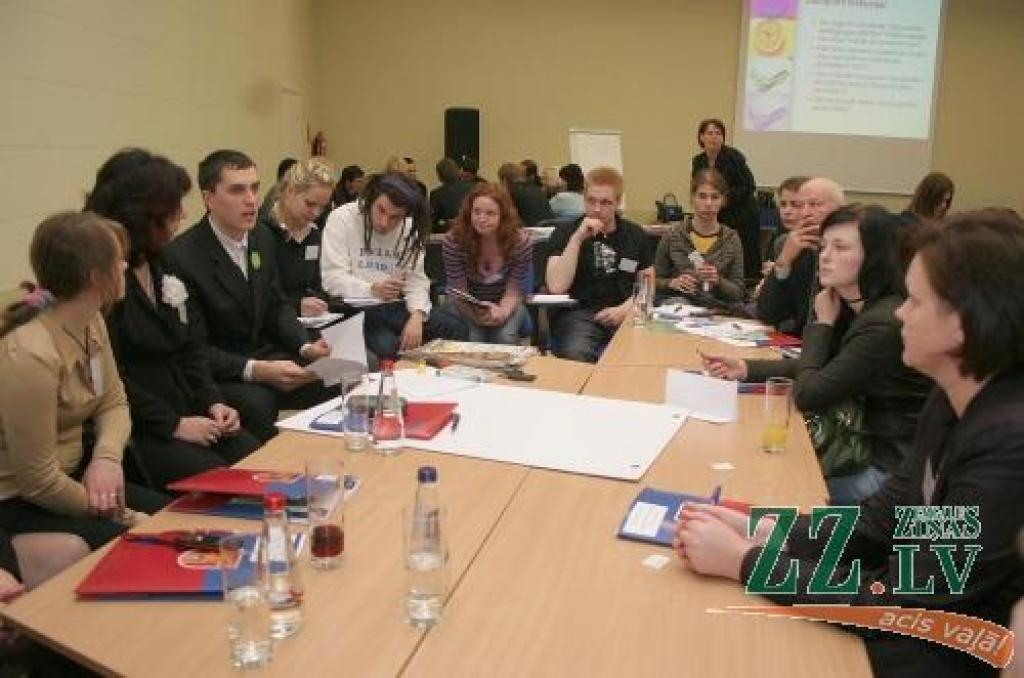 Skolēnu forumā akcentē problēmas