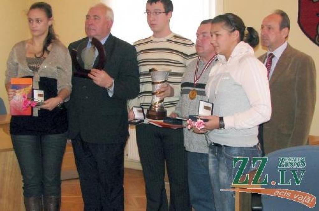 Godina oktobra sporta laureātus