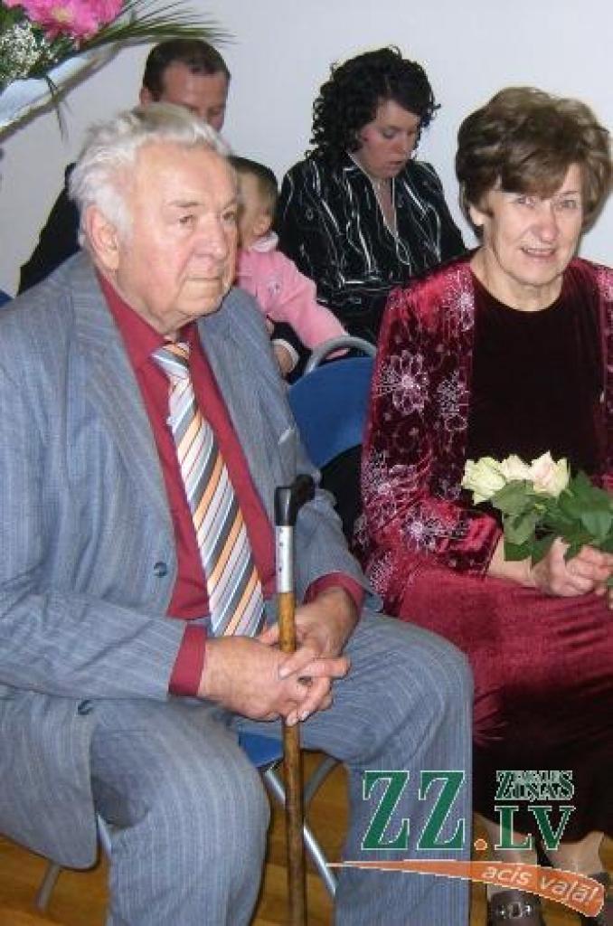 Zelta kāzas ar jauno pāri