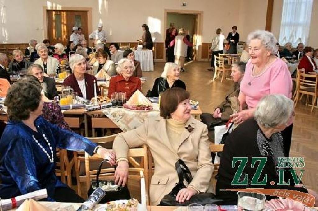 Tiekas pensionētie pedagogi