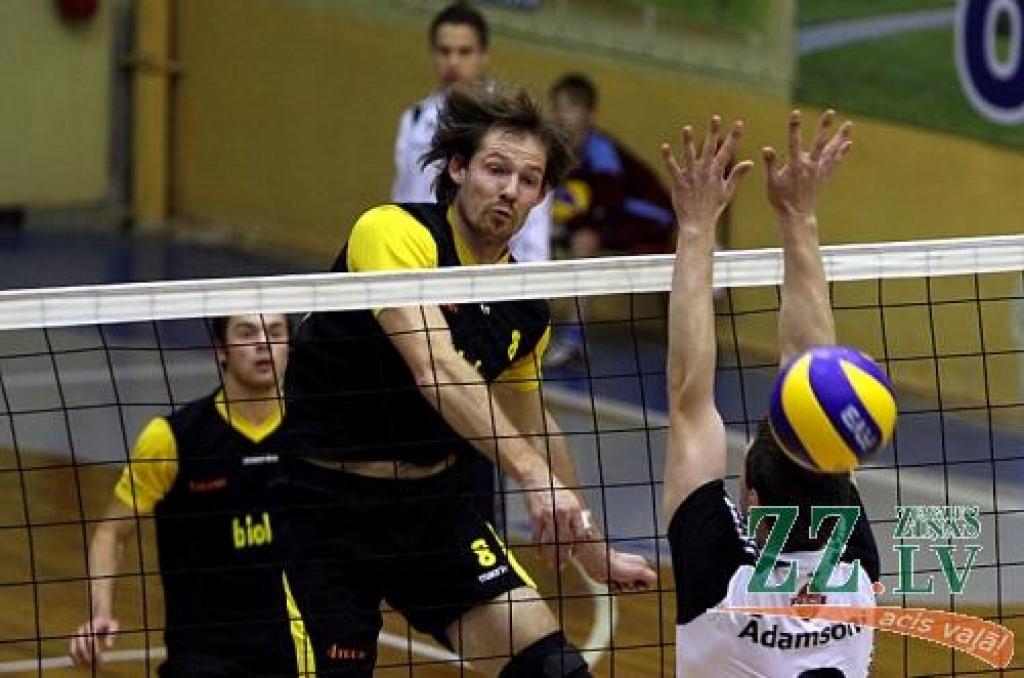 «Ozīši» trīs setos apspēlē «Cēsu alu»