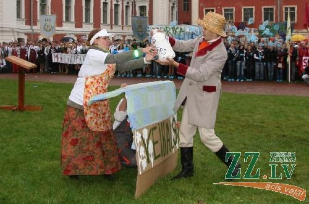 Foto: Azemitologa svētkos demonstrē nākotnes vīzijas