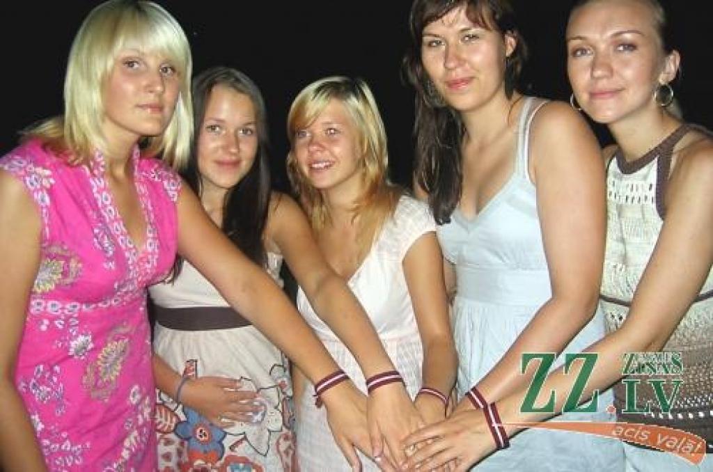 Valoda un draudzība klātienē