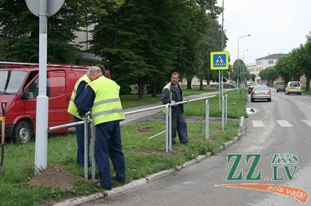 Pie krustojuma izveido aizsargbarjeras