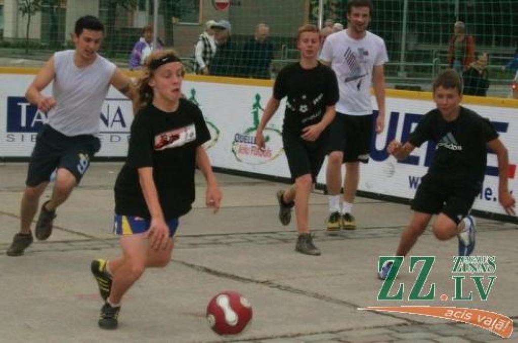 Sacenšas ielu futbolā
