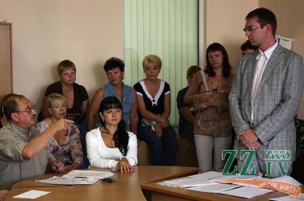 Strādniekiem algu un kompensācijas sola tikai janvārī