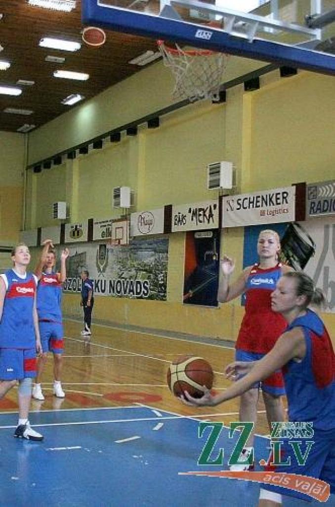 Superlīgas komanda trenējas Ozolniekos