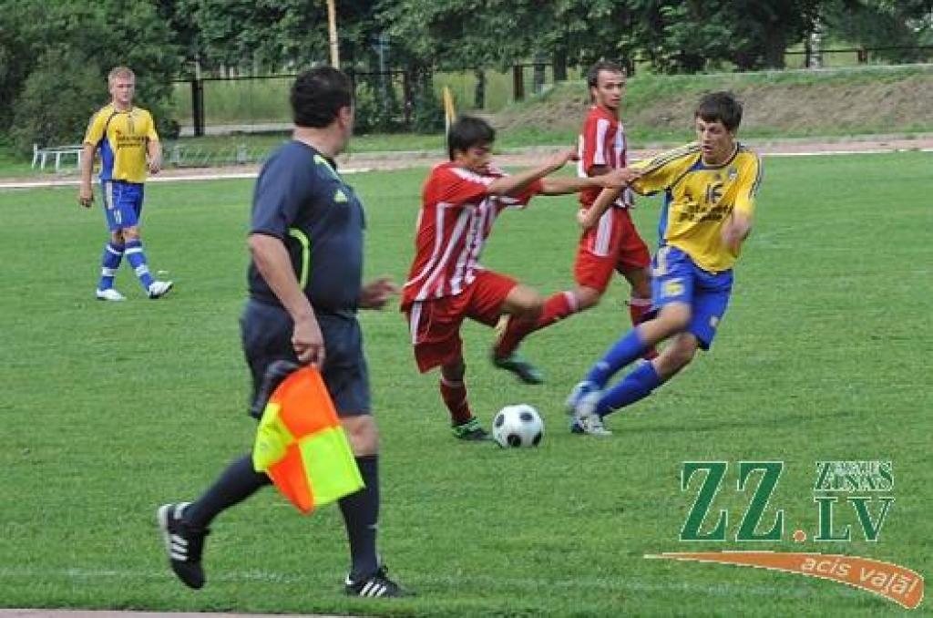 «Jelgava» dramatiskā cīņā pārspēj valmieriešus