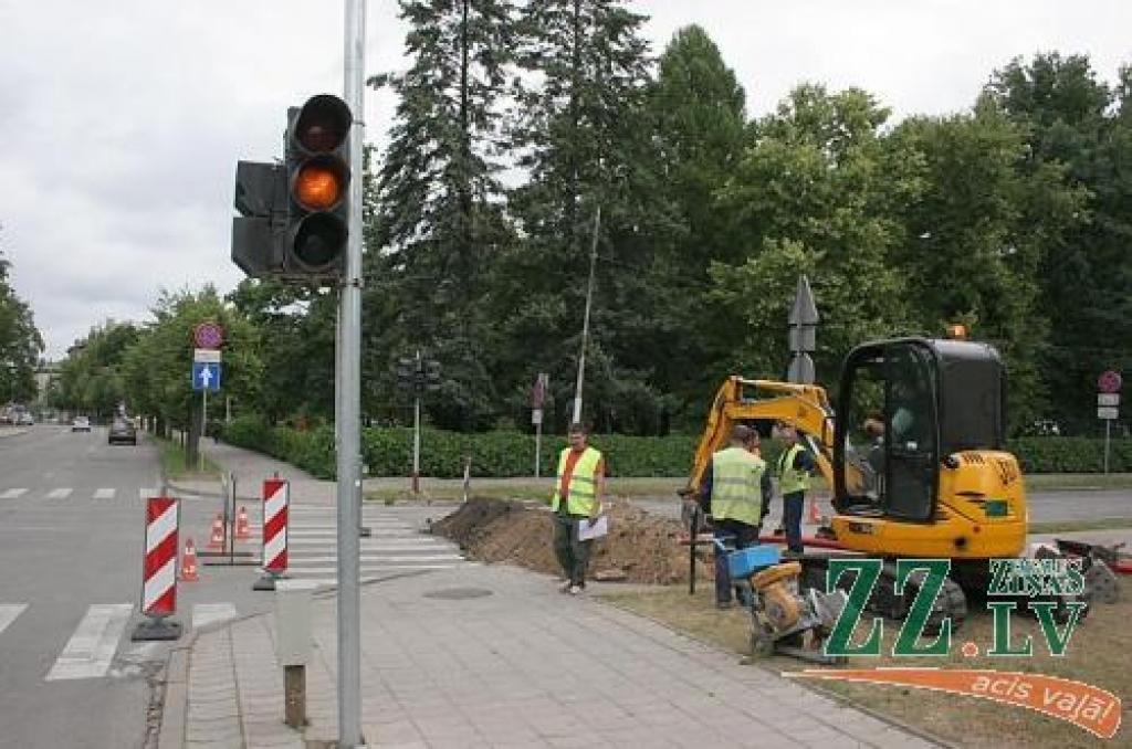 Sāks darboties jaunais luksofors