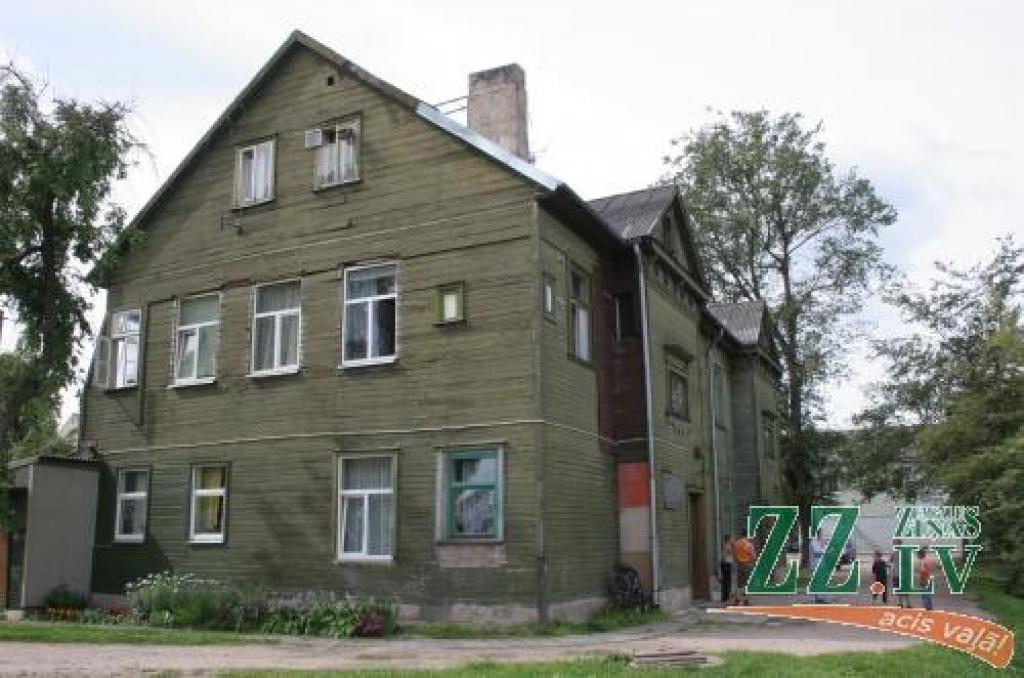 Dzīve bēniņos un teltīs