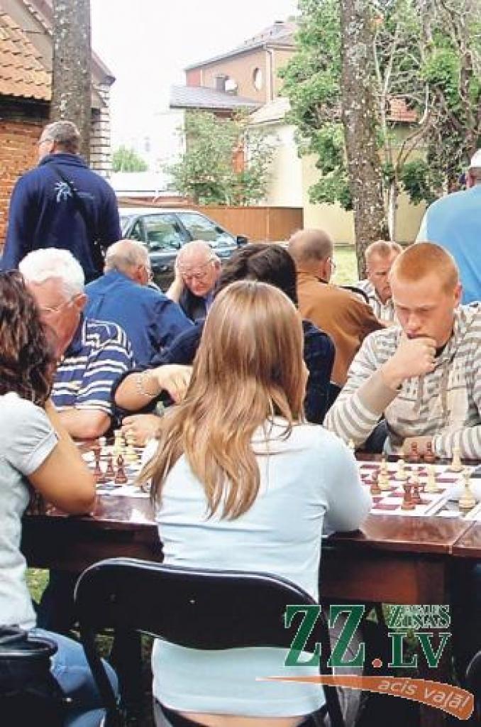 Izcīna uzvaru šaha turnīrā