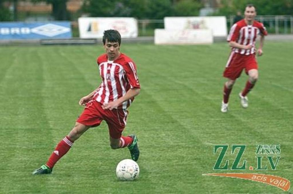 Futbolisti uzvar jūrmalniekus