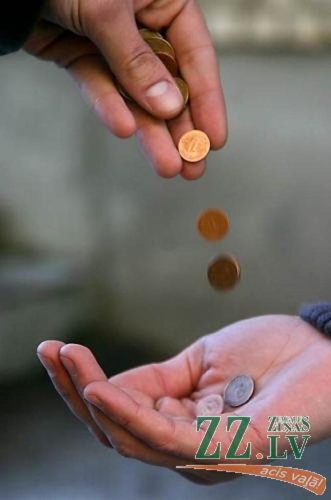 Pensionāri pieprasa iesaldēt tarifus