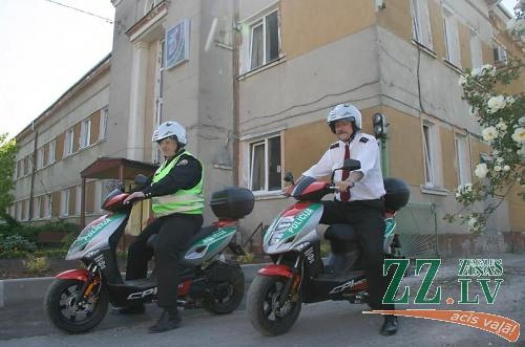 Pašvaldības policijas motorolleri izripo ielās