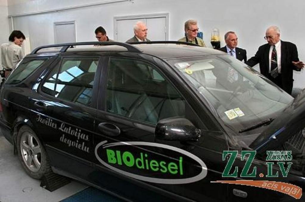 Demonstrē biodīzeļa rūcienu