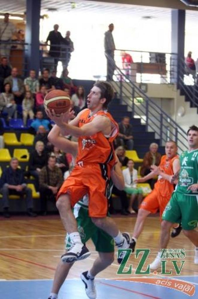 Basketbolisti uzvar vēlreiz