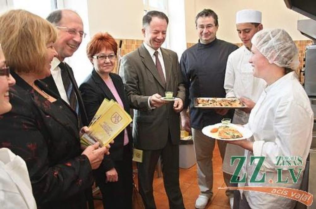 Cer uz ciešāku sadarbību