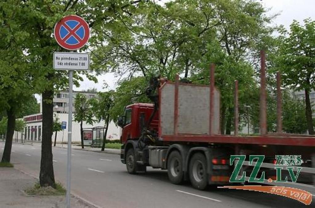 Izvieto jaunas ceļa zīmes