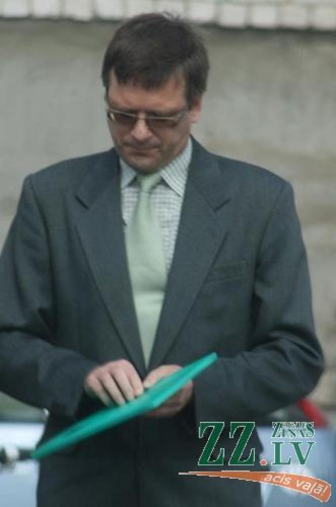 Profesoram tiesa piespriež naudassodu