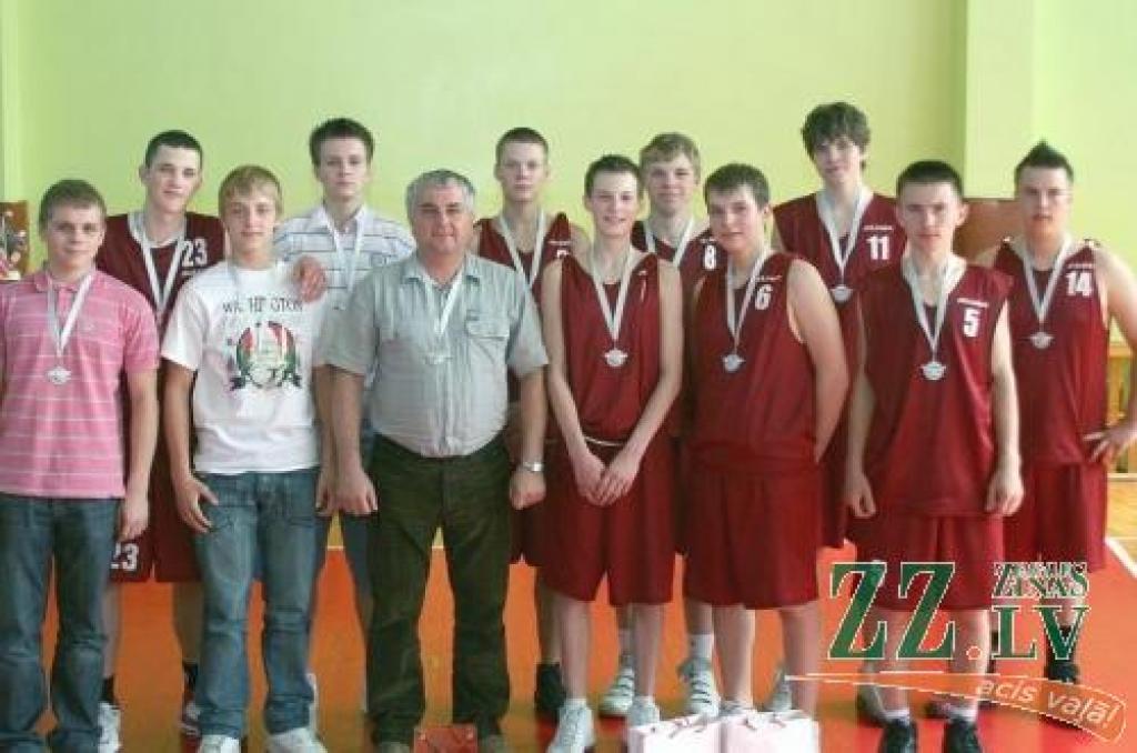 Ar sudraba medaļām kabatā