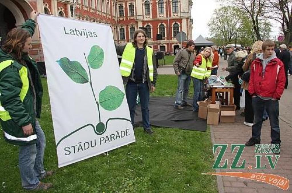 Stādu parāde pulcē tūkstošiem apmeklētāju