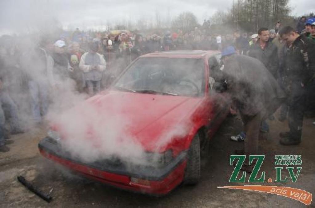 Ar auto dauzīšanu noslēdzas «Mehu dienas»