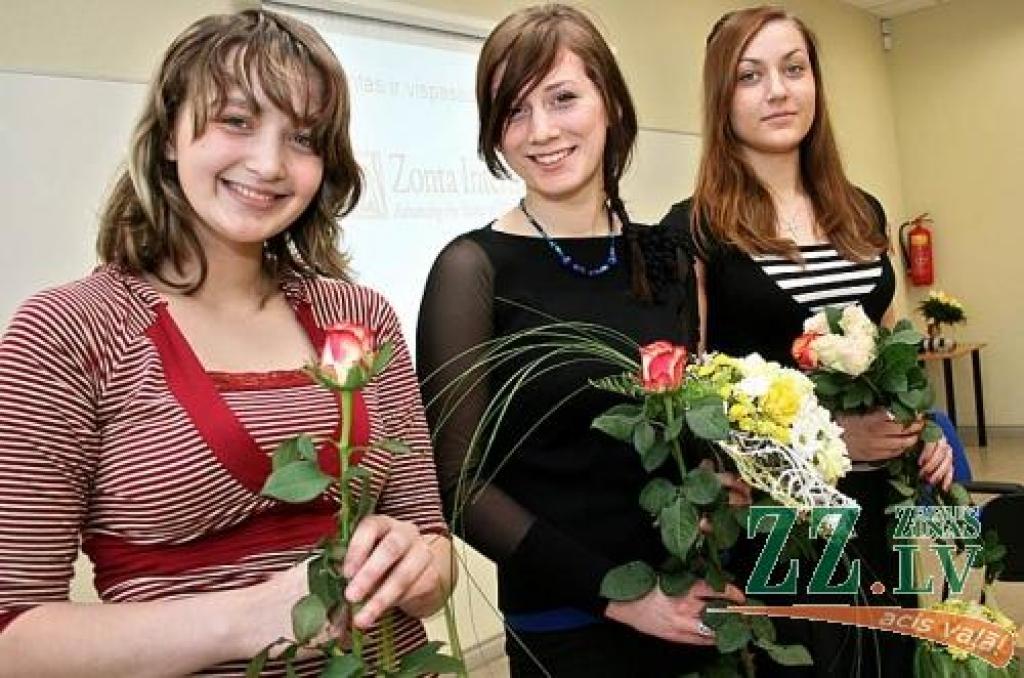 Apbalvotas eseju konkursa laureātes