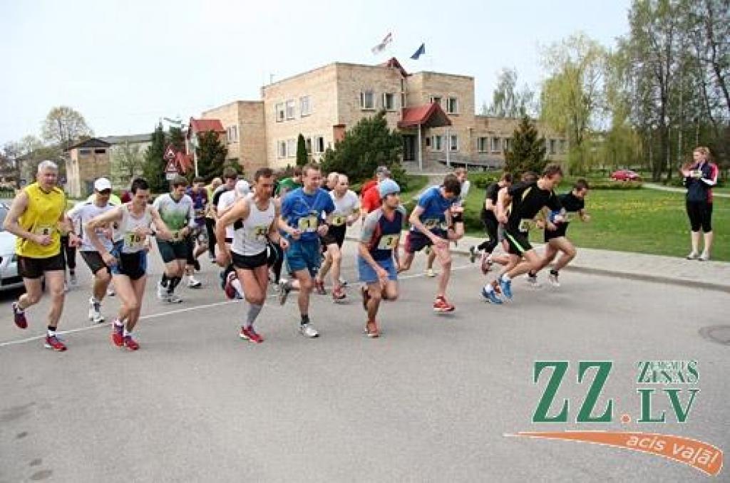 Skriešana. Seriālā «Ielūdz Ozolnieki» mājiniekiem arvien spēcīgāka konkurence