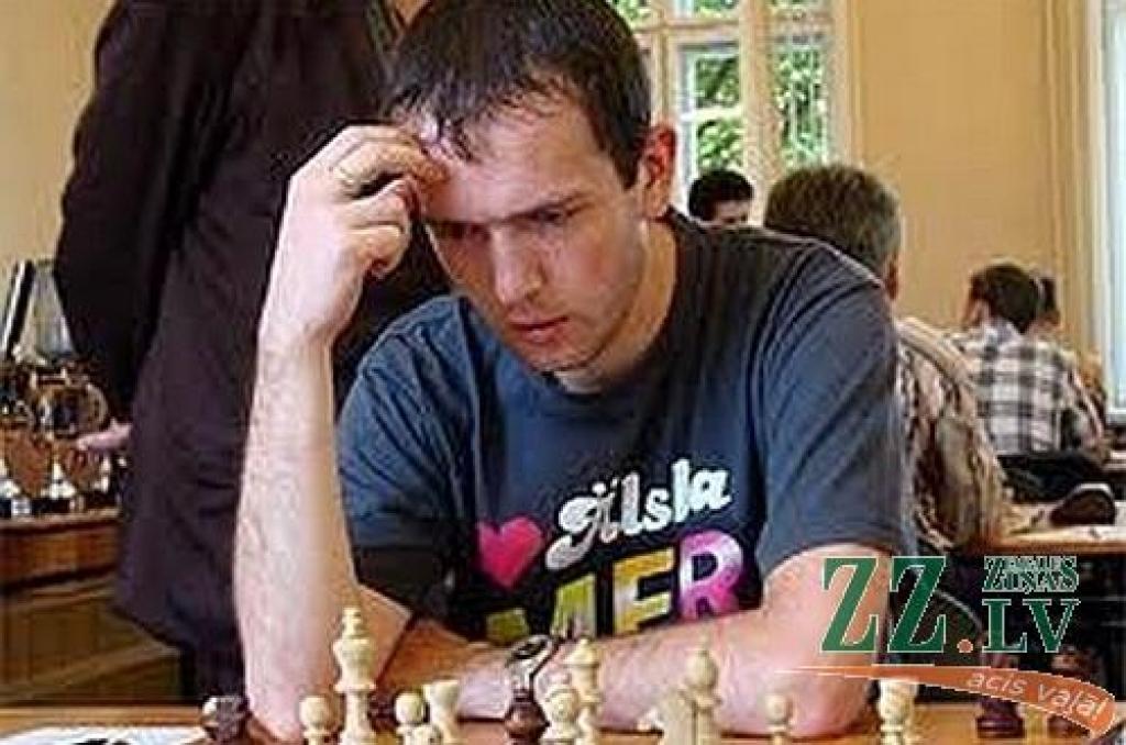 Šahs. Lielmeistars Arturs Neikšāns piedāvā simultānspēli