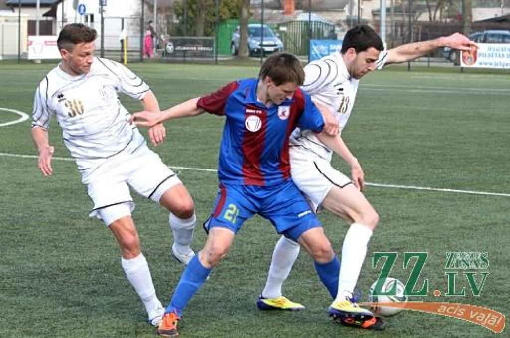 Futbols. FK «Jelgava» zaudē līderiem no Daugavpils – 1:2 (ar foto)