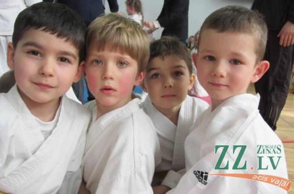 Karatē. «Shinri» sportisti atkal tiek pie medaļām