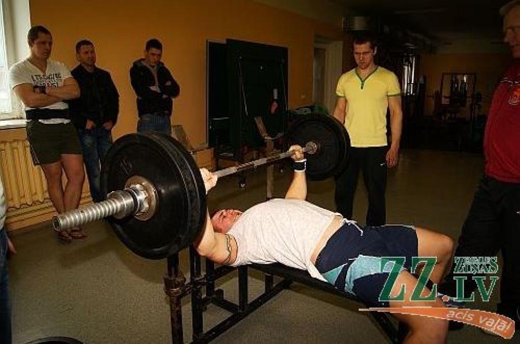 Līvbērzē medaļas sadala spēkavīri