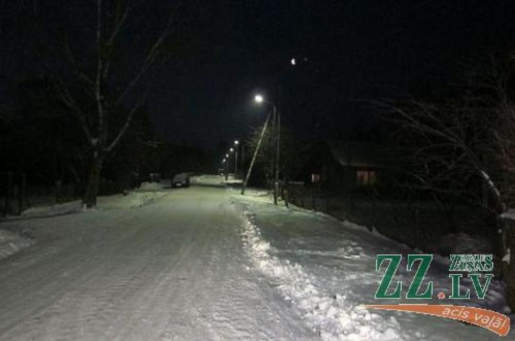Ozolnieku ielās ierīko LED apgaismojumu