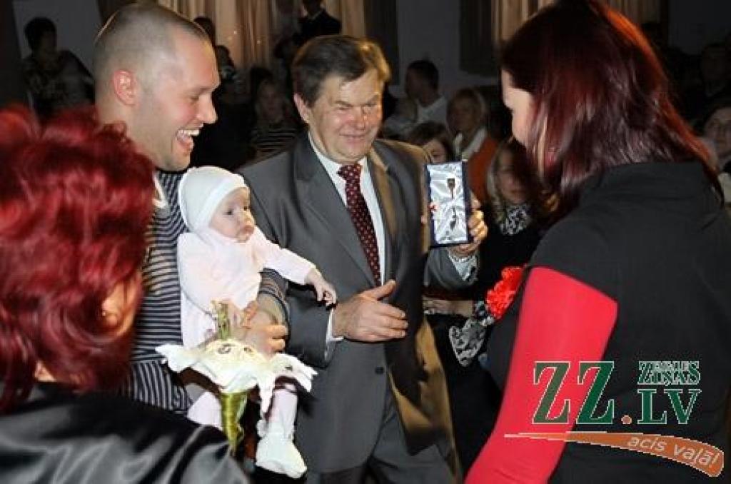 Jaundzimušos uzņem Ozolnieku saimē