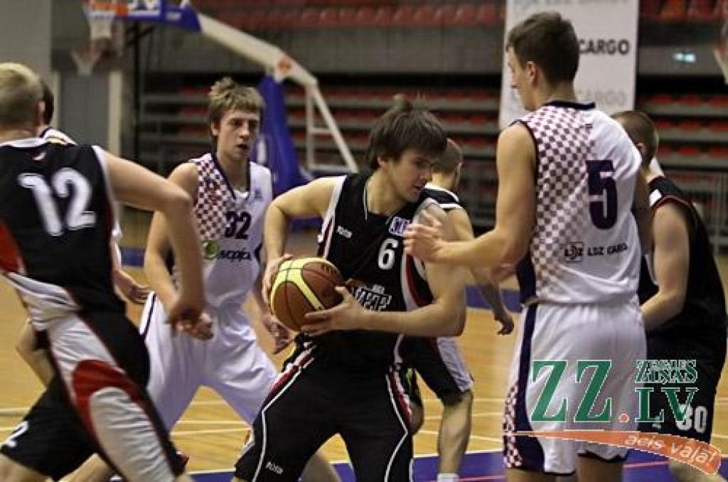 Basketbols. BK «Jelgava/LLU» liek nervozēt līderiem no BK «VEF», tomēr beigās piekāpjas ar 83:94 (pievienota fotogalerija)
