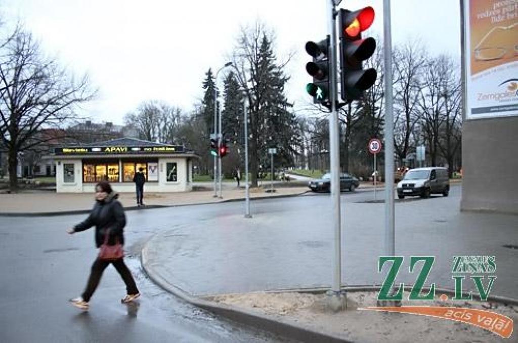 Luksofori Raiņa ielā rādīs gājējiem paredzēto laiku