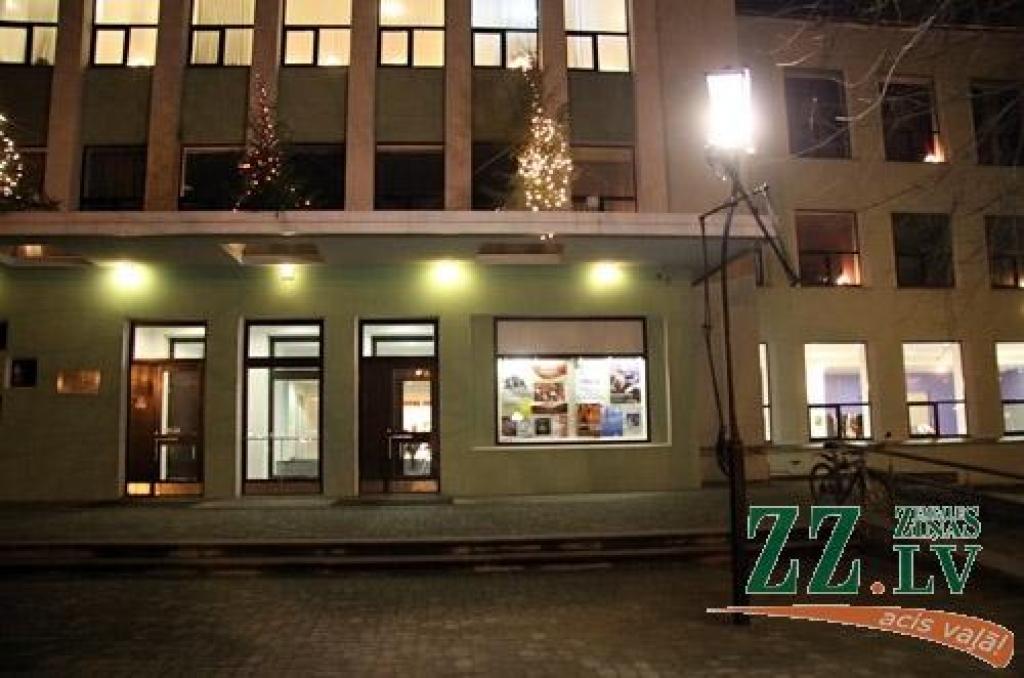 Rudenī tapušajai metāla skulptūrai atrasta vieta pie kultūras nama