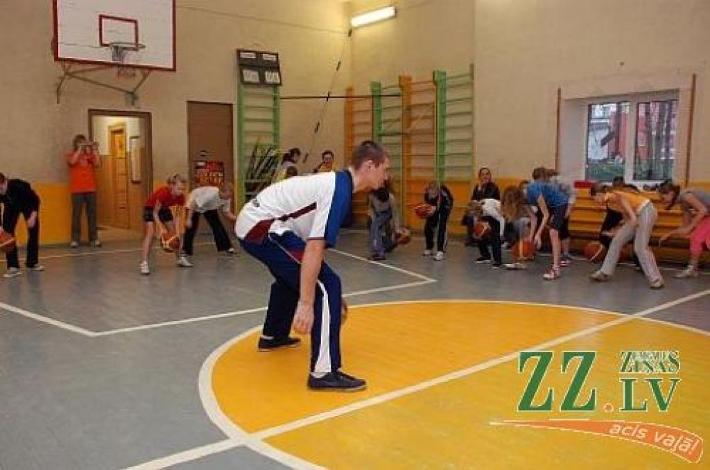 «Jelgavas» basketbolisti viesojas novada skolās