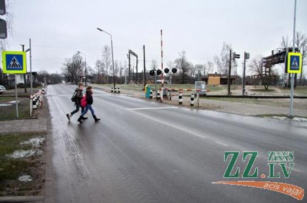 Pagaidu pāreja pie pašām sliedēm demontēta
