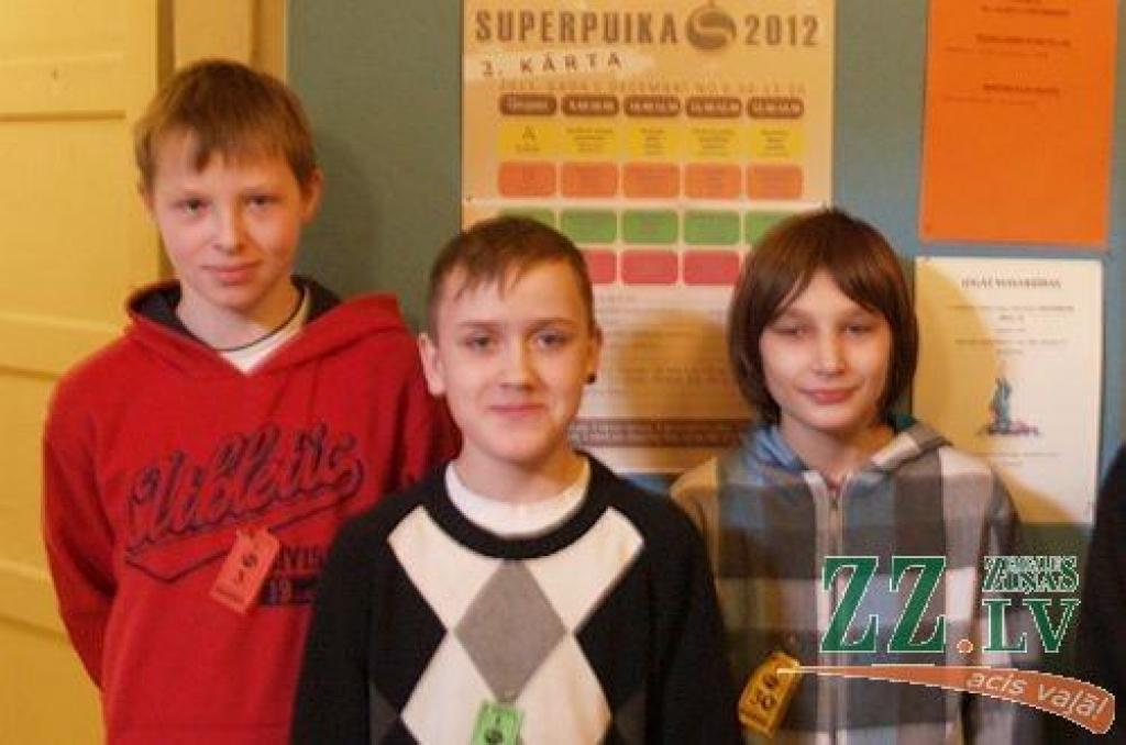 Trīs staļģenieki iekļuvuši konkursa «Superpuika 2012» finālā