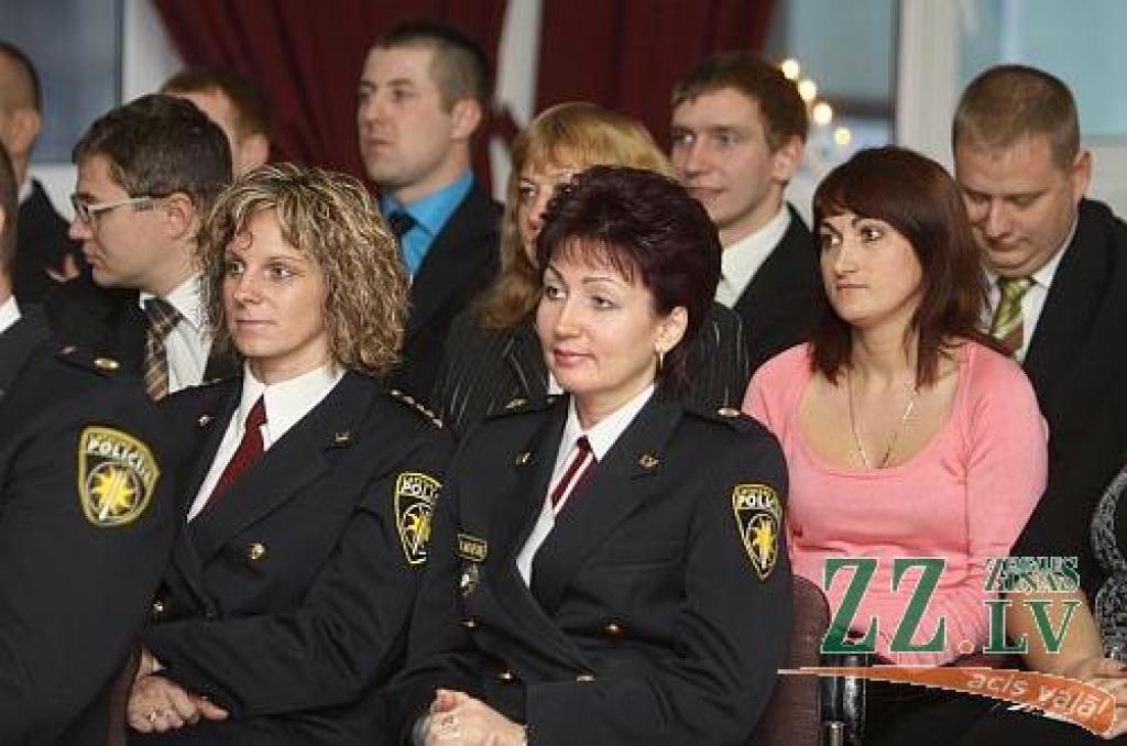 Policistiem pirms termiņa piešķirs dienesta pakāpes un apbalvos par priekšzīmīgu darbu