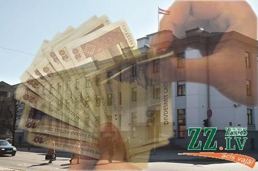 Jelgavas Dome meklē lietotu deviņvietīgu automašīnu metāliski pelēkā krāsā ar tonētiem logiem (precizēts)