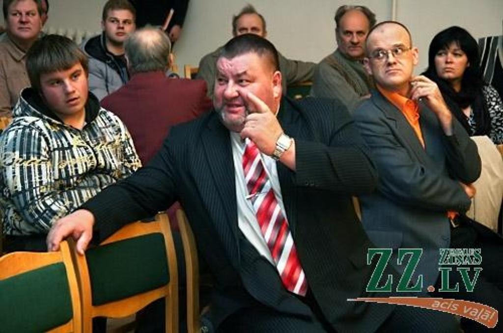 Caune sola palīdzību Zaļenieku iedzīvotājiem, lai ciematā neceltu cūku kompleksu (ar foto)