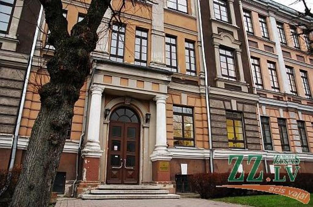 Topošie ekonomisti konferencē skaidro ekonomikas problēmas valstī