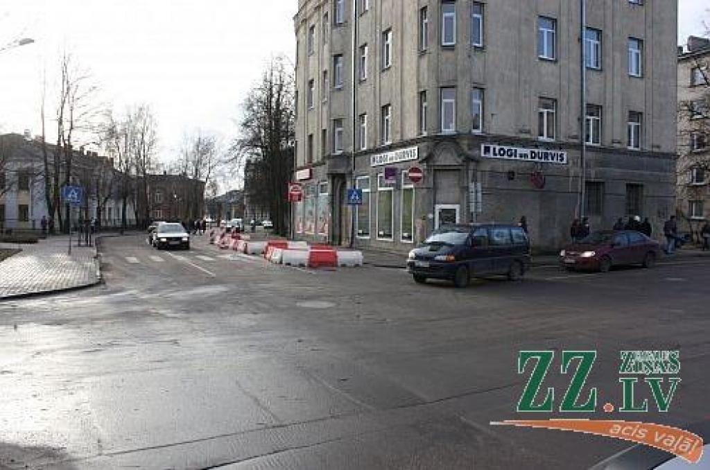 Akadēmijas ielas posmā var braukt tikai ar 30