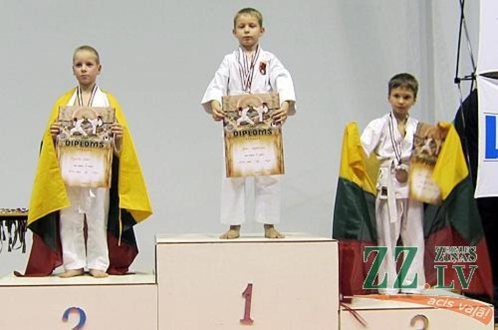 Karatē. «Shinri» sportisti noslēdz gadu ar panākumiem «Fudzi turnīrā»