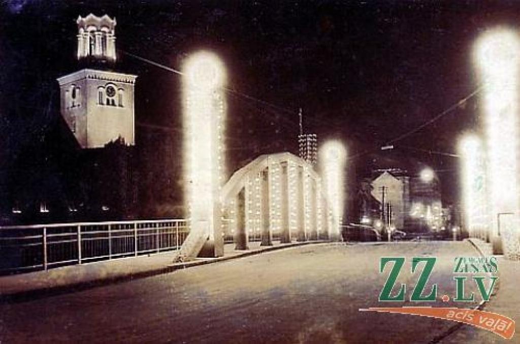 Ceturtdien «Zemgales Ziņās»: Vecie jelgavnieki atceras, kā 18. novembri svinēja Ulmaņlaikos; Gineite Jelgavas Domē grib krievu valodu
