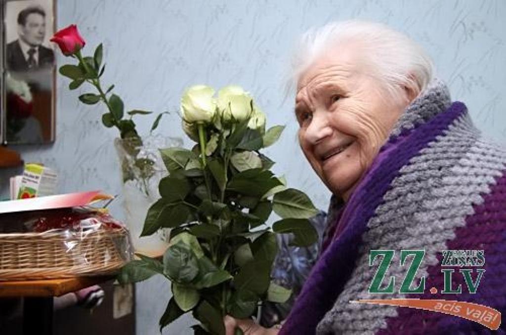 Simtgadniece ilgu mūžu mantojusi no vectēva