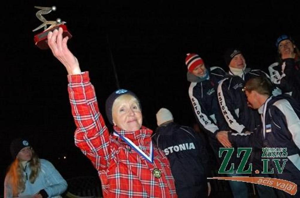 Ziemas peldēšana. «Jelgavas roņu kausu» aizved igauņi (pievienota fotogalerija)